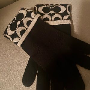 New Coach gloves, black with cuff
$20
